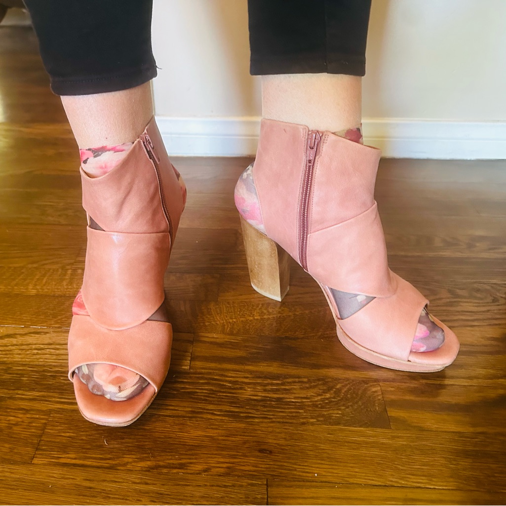 Coclico Brand Size 41 Rose Unicorn Heels Coclico Brand Size 41 Rose Unicorn Heels